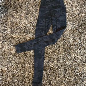 Lulu lemon black camo aligns size 2